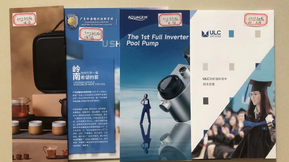 廣州印刷廠-單張宣傳物料印刷的優(yōu)質(zhì)選擇  廣州印刷廠是一家擁有多年經(jīng)驗且專注于單張宣傳物料印刷的頂尖企業(yè)。無論您是需要設(shè)計并印刷海報、宣傳單頁、名片、貼紙等各類宣傳物料，我們都能為您提供卓越的印刷解決方案。  我們擁有先進的印刷設(shè)備和經(jīng)驗豐富的團隊，可以為您的宣傳物料提供高質(zhì)量的印刷效果。我們精選優(yōu)質(zhì)的紙張和環(huán)保的印刷材料，確保每一張宣傳物料都具有卓越的視覺效果和出色的耐久性。無論您需要打印較小尺寸的宣傳物料還是較大尺寸的海報，我們都能快速而準確地滿足您的需求。  在設(shè)計方面，我們擁有一支充滿創(chuàng)意和才華的設(shè)計團隊。無論您需要設(shè)計全新的宣傳物料還是根據(jù)已有設(shè)計進行調(diào)整和優(yōu)化，我們都能提供滿足您要求的設(shè)計方案。我們注重細節(jié)和個性化，努力確保每一份設(shè)計都能準確傳達您的品牌形象和宣傳信息。通過我們的專業(yè)設(shè)計服務(wù)，您的宣傳物料將與眾不同，讓您的品牌和產(chǎn)品在市場中脫穎而出。  不僅如此，我們還提供一系列的增值服務(wù)，如文件處理、樣品制作和快速交付等。我們深知時間對于您的業(yè)務(wù)至關(guān)重要，因此我們以高效的流程和嚴格的管控，確保您的宣傳物料能夠在預(yù)定時間內(nèi)準時交付。  作為一家注重客戶體驗的企業(yè)，我們致力于為每一位客戶提供個性化的服務(wù)。我們的印刷顧問團隊將在您的印刷項目中全程陪伴，提供專業(yè)的建議和解決方案。我們的客服團隊隨時為您解答疑問和處理售后事宜。我們的目標是為您打造完美的印刷體驗，為您的品牌和業(yè)務(wù)增添價值。  選擇廣州印刷廠，您將獲得高質(zhì)量的印刷產(chǎn)品、創(chuàng)意的設(shè)計方案和卓越的客戶服務(wù)。我們期待與您合作，共同推動您的品牌發(fā)展和宣傳效果。